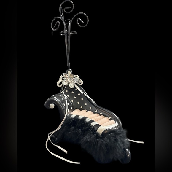 Accessories - Ring Display Sofa Shaped Finger Rings Holder & necklace& bracelet holder.

0131